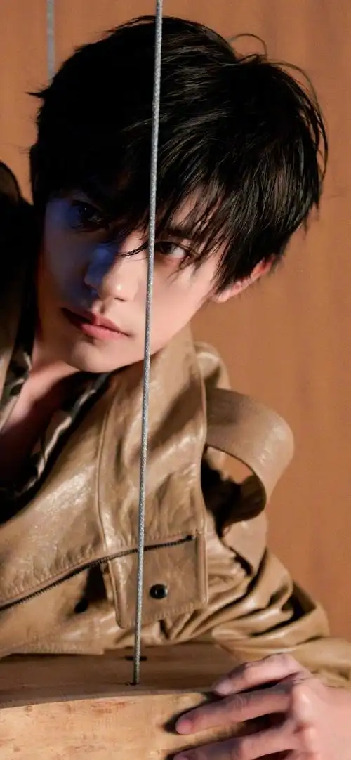 易烊千玺谈主动选择权##易烊千玺晒图##易烊千玺elle3月刊封面