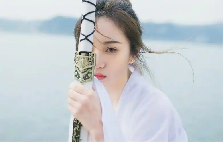 汉服美女持剑帅气写真电脑壁纸图片下载