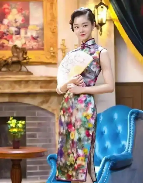 宋轶很适合穿旗袍就是因为她腰细腿长仪态也好676767