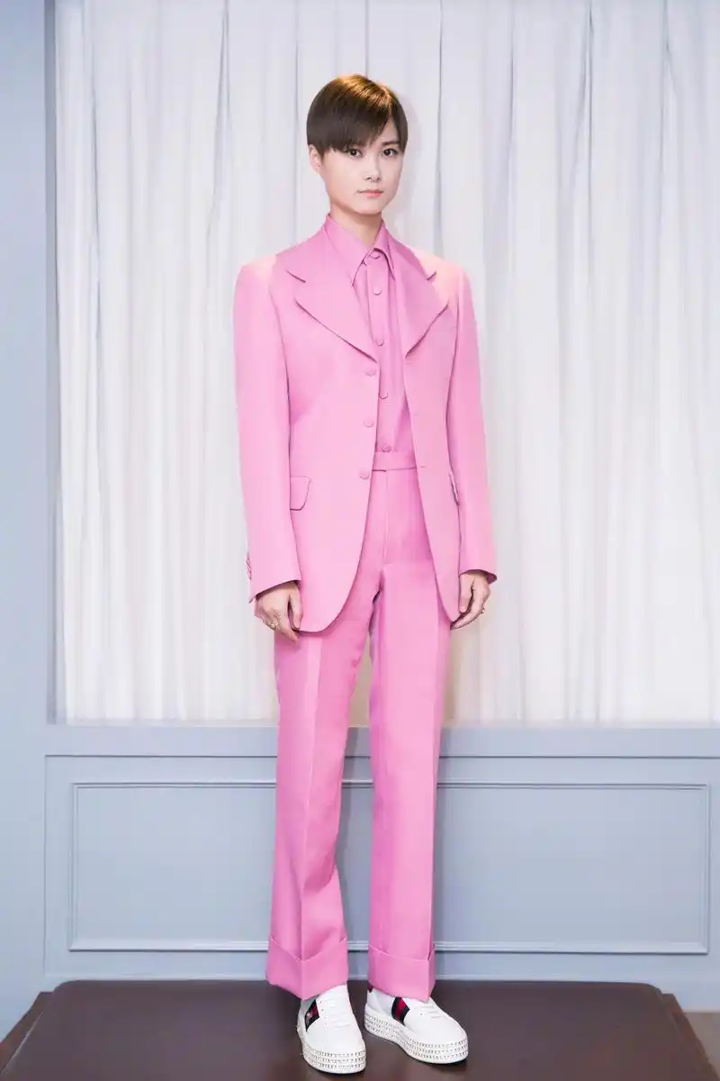 李宇春亮相2018 gucci 腕表首饰新品预览鸡尾酒会.