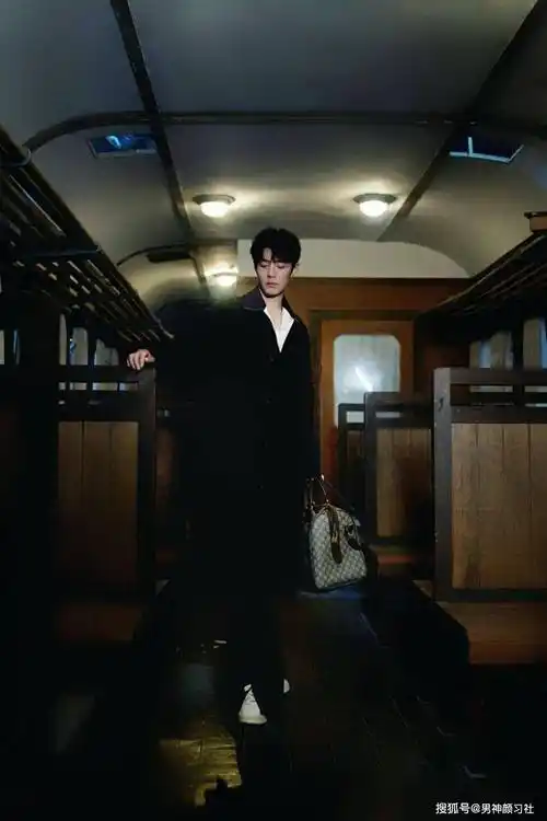 肖战的颜值不必讲了吧?今天我们来分析下他的衣品是几分!