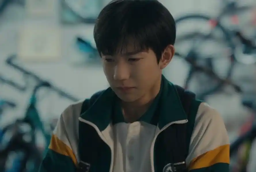 追光的日子:强忍的一滴泪,满屏的破碎感,被王源哭戏惊艳到了