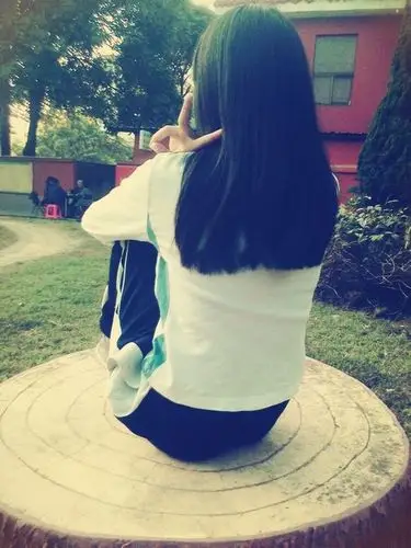 唯美长发女生背影qq意境透明皮肤-俺纯洁的像张透明的白纸