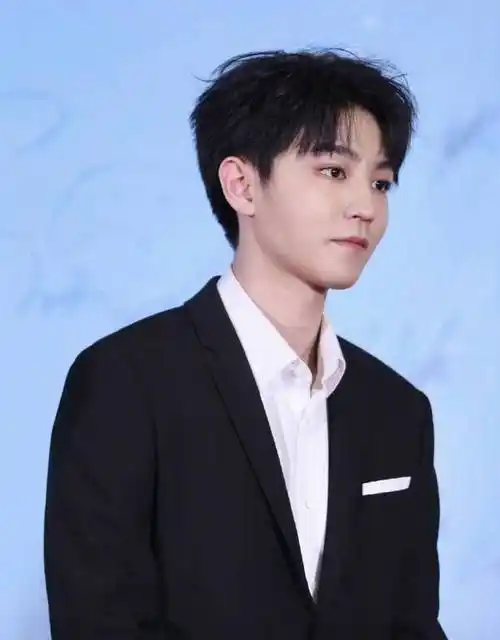 蔡徐坤塌房牵扯王俊凯!