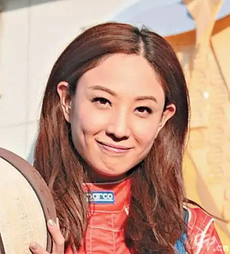 郑希怡筹款挑战新高危曾被安全带勒瘀伤图