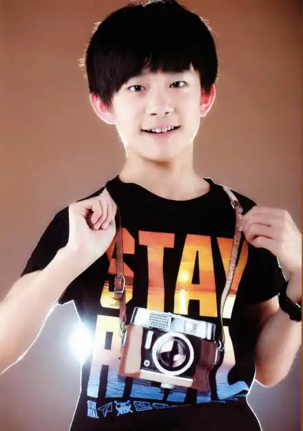 易烊千玺#当代歌坛600期修图,易烊千玺2p【图片来