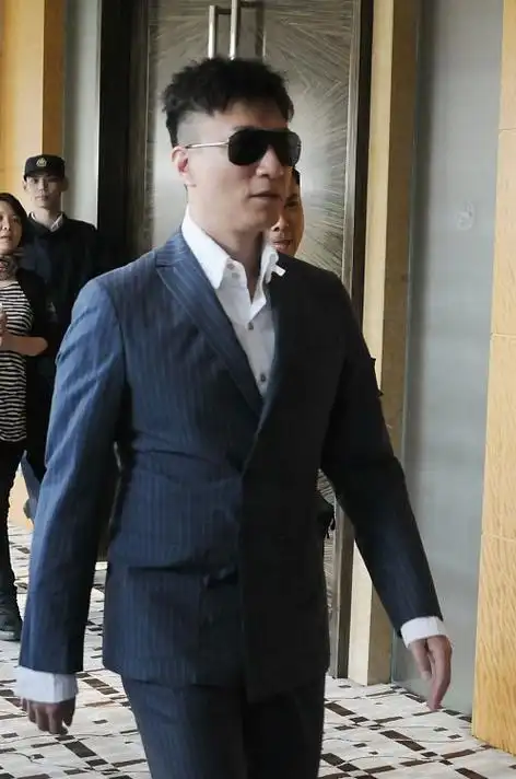 孙红雷:落寞时与丁嘉丽恩爱,出名后却娶小15岁娇妻,人设崩塌?