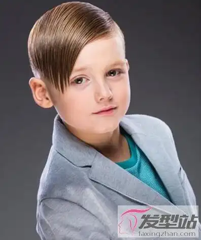 小男孩剪什么发型好看 斜刘海短发瘦脸又帅气