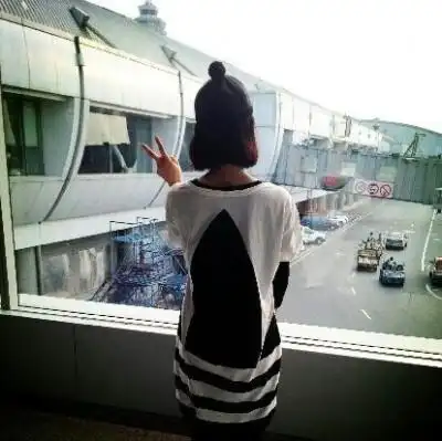 女生头像 刘诗诗背影剪刀手 唯美小清新