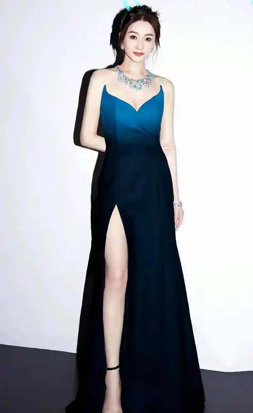 李小冉,1976年出生于中国北京市,身高168厘米,体重48公斤.