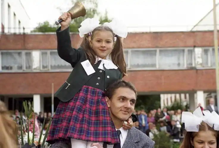 苏联开学季歌曲第一声上课铃Первыйшкольныйзвоно