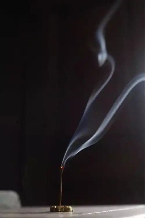 燃一支香静一刻心