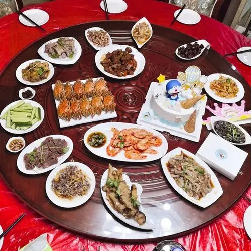 生日宴今年难得在家过的生日,妈妈准备的晚餐,冷盘就已经满满一桌啦