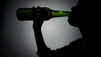 男人伤感视频失落悲伤孤独独自喝酒18下载还在流浪 孤独的人 抽烟喝酒