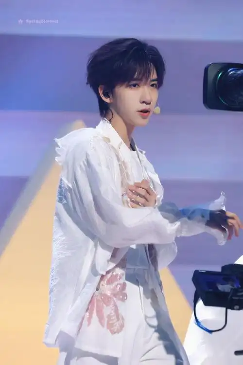 舞台小狗是顶级治愈良药12 -  61 3865@时代少年团-贺峻霖