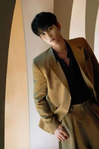 黄俊捷初秋写真卡其色西装复古文艺