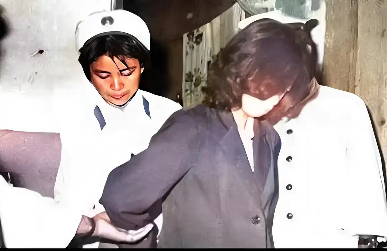 1983年,西安,犯"流氓罪"的马燕秦被逮捕.