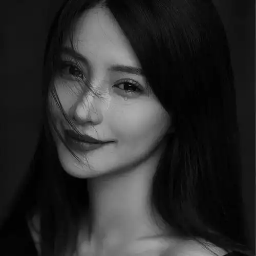 春日樱花漫游  #部位女头  #黑白女头  #纯御女头  #高冷御姐头像