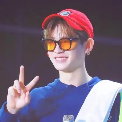 justin黄明昊棒棒糖头像