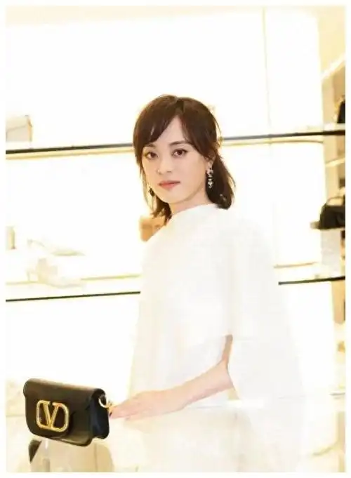 孙俪长发新造型嬛嬛飘逸自然网友惊艳赞叹邓超福报加码