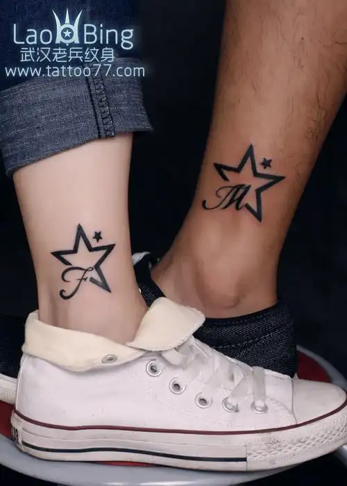 武汉纹身培训:时尚的腿部情侣五角星纹身图案作品
