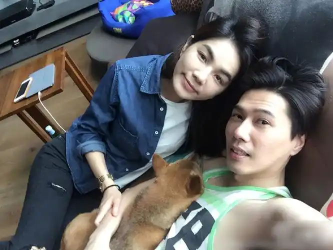 ella老公晒依偎照庆结婚4周年