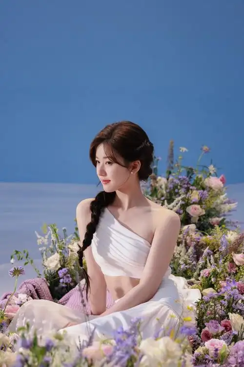 赵露思斜肩麻花辫##赵露思肩颈线太绝了