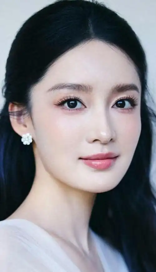 何冰没说错,不拍戏就"消失"的李沁,已走上女演员的另一条大道