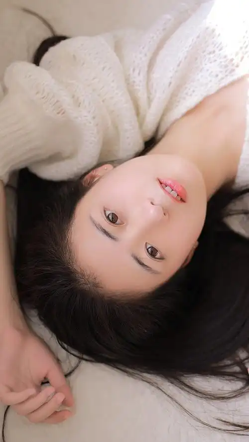 清纯白皙美女私房高清手机壁纸-美女-手机壁纸下载-美桌网