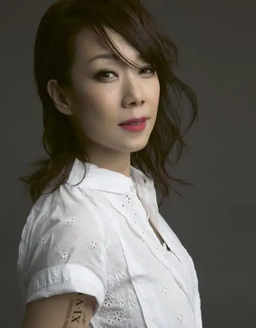 岁月是一把杀猪刀52岁林忆莲近照曝光幸福肥身形大走样网民好像阿妹