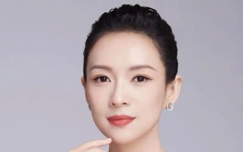 章子怡 也许你一辈子没有爬到过珠峰的山顶,但是你心中一定要有一座