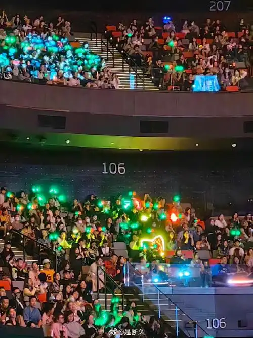 王一博尖叫之夜粉丝应援##王一博爱奇艺尖叫之夜