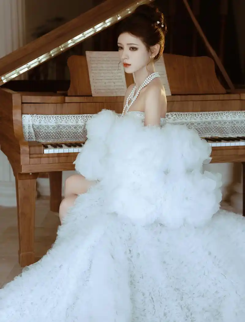 张予曦生日美照预热,公主范儿十足!