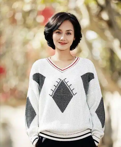 的51岁女星李颖,近照显年轻,嫁富豪女儿是奥运冠军_电视剧_金沙_赛艇