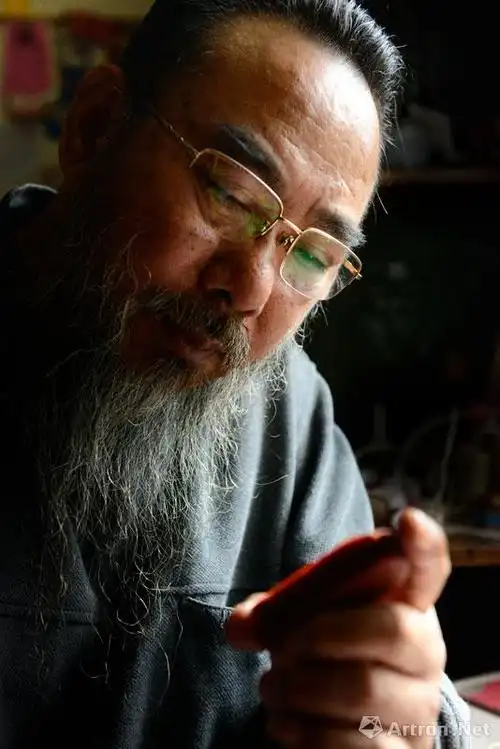 陈伟凯作品:毛新华,微雕大师.(4)