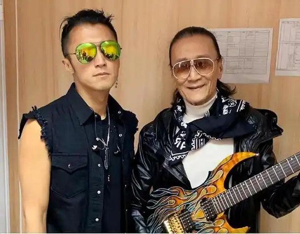 谢贤两段失败的婚姻和小女友果断分手我老了可她还年轻