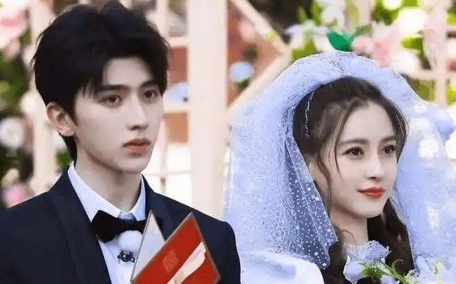 蔡徐坤与杨颖跨年夜再同台!