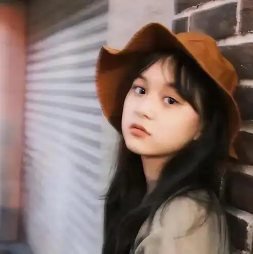 刘楚恬,这个十四岁的女孩,在演艺圈里,早已闯出了偌大的名声,也是众人