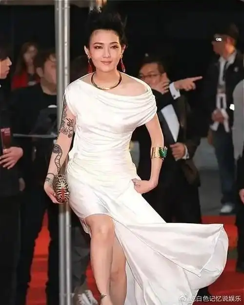 范晓萱穿舌环唇环摘子宫和男友不婚丁克17年太洒脱