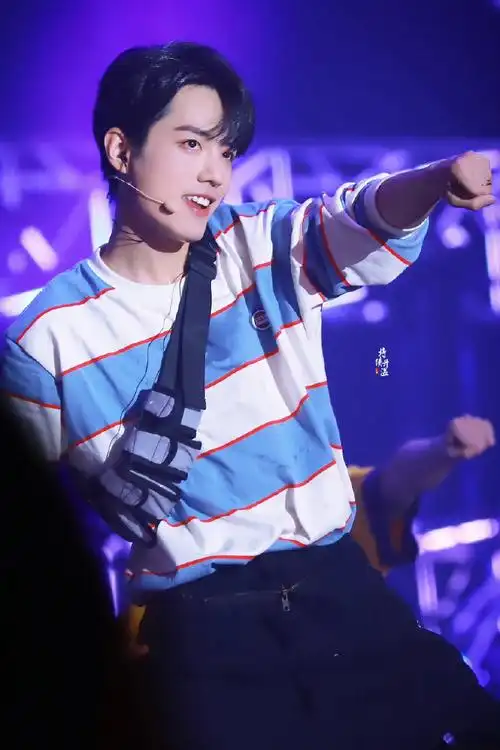 太帅了肖战,喜欢笑眼迷人的你@x玖少年团肖战daytoy#肖战我喜欢你#cr