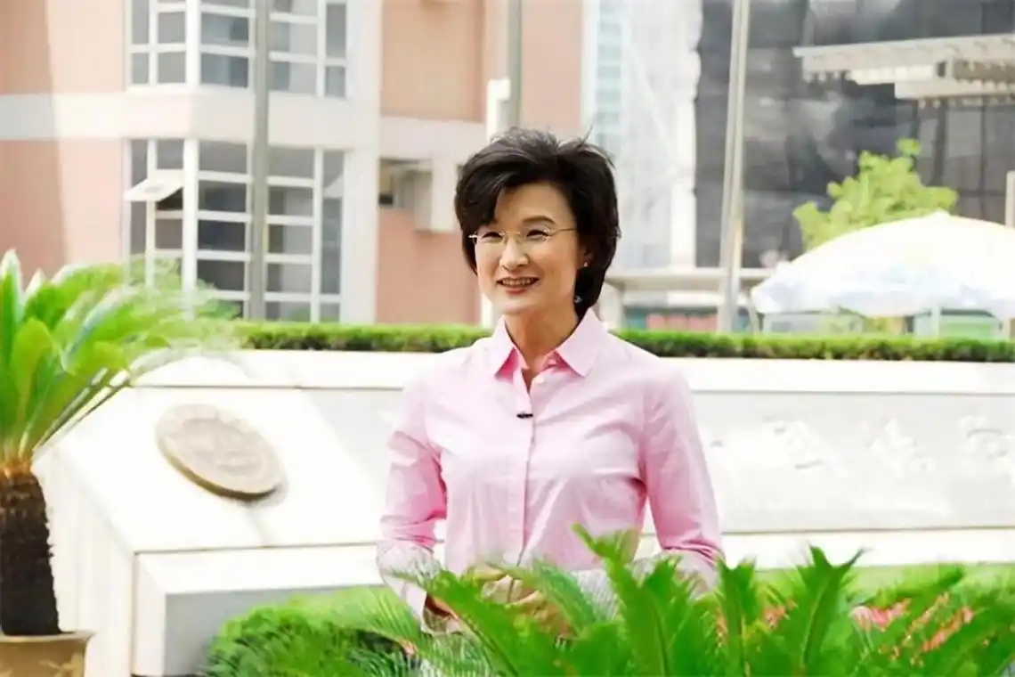 回顾董倩与王世林一对著名主持人夫妻风光背后是心酸和无奈