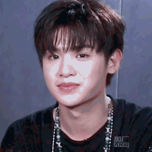 黄明昊表情包五连拍