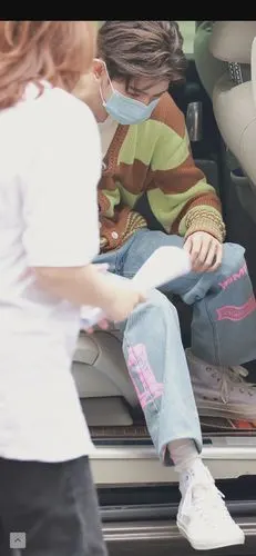 合理怀疑王源的白袜子是批发来的