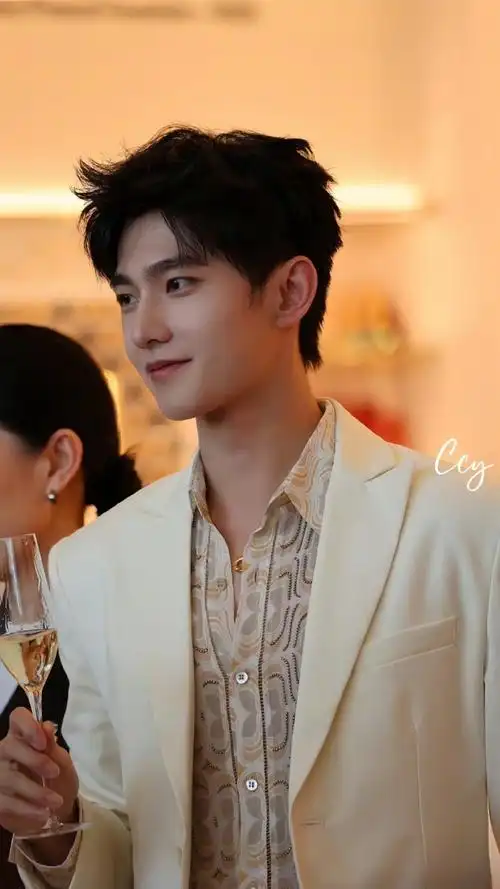 袁大帅给杨洋化妆