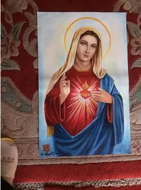 后,我才敢画一些面部大的,表情要求高的圣像,比如耶稣圣心,圣母圣心