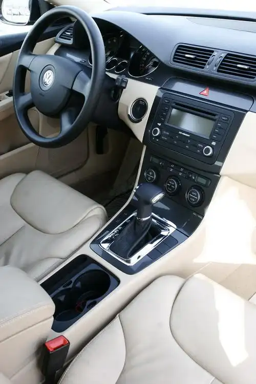 新浪汽车首页>图片>一汽大众迈腾>迈腾源自和帕萨特b6关系紧密的