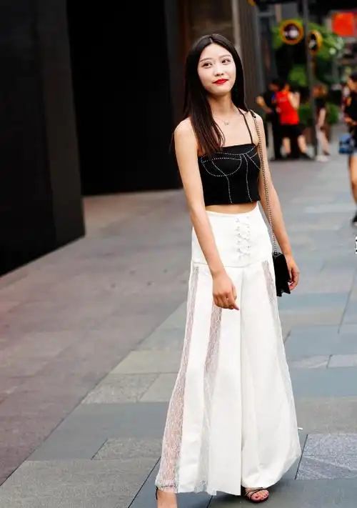 这条阔腿裤宽得像裙子,因小姐姐加一层"防蚊纱",腿细了一半!