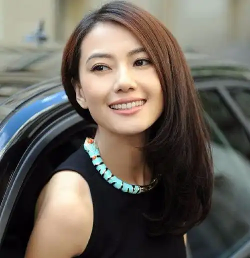 章子怡曾被英国民众评为"中国最美女星",范冰冰-精致无敌的脸.