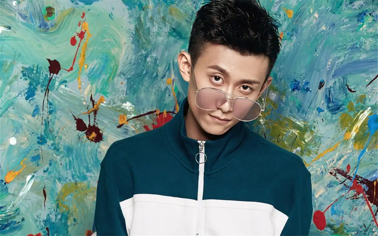 余罪张一山帅气时尚写真电脑壁纸高清大图预览1920x1200_大陆明星下载