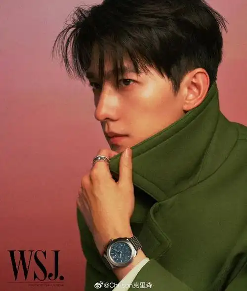 杨洋 x wsj. ┊ 带来了一组秋意浓郁的时装大片,几张近景拍摄